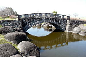 菊池市七城町の「鴨川河畔公園石橋」